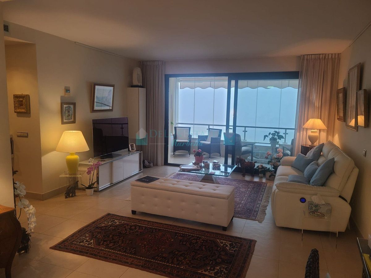 Apartamento en venta en Los Altos de los Monteros, Marbella Este