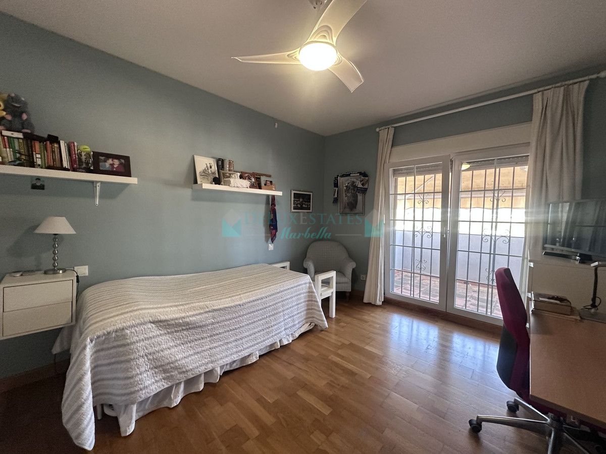 Villa for sale in Bel Air, Estepona