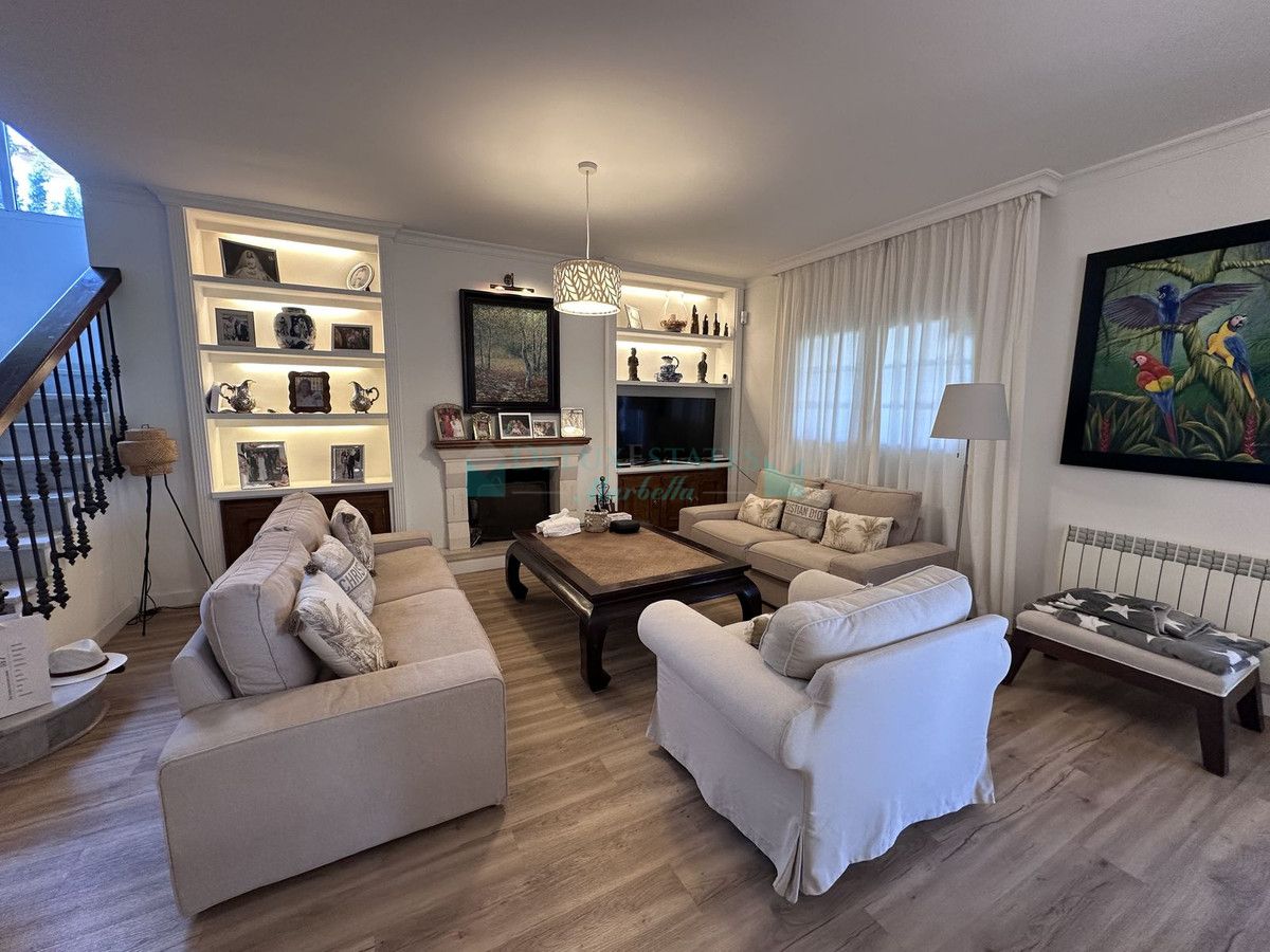 Villa for sale in Bel Air, Estepona