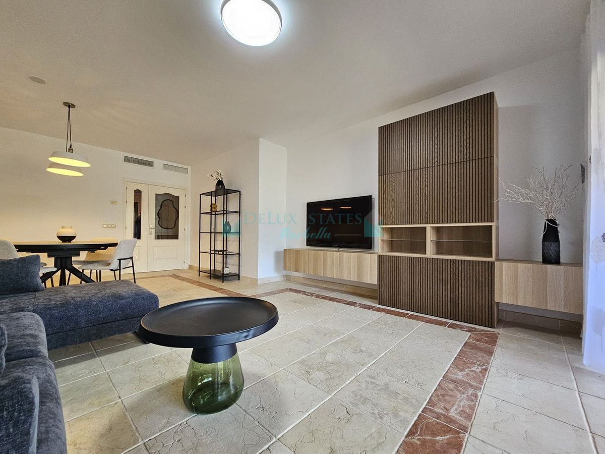 Apartamento en alquiler en Atalaya, Estepona