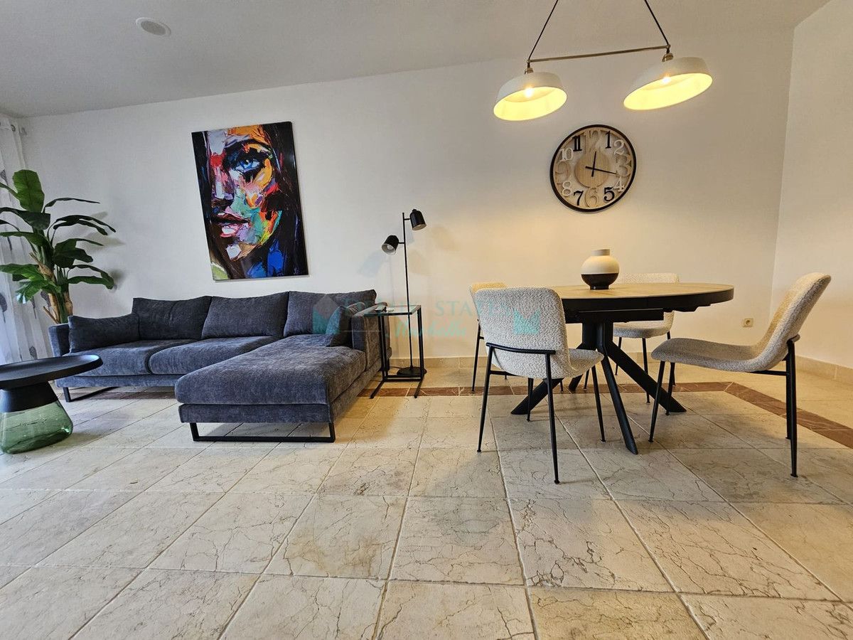 Apartamento en alquiler en Atalaya, Estepona