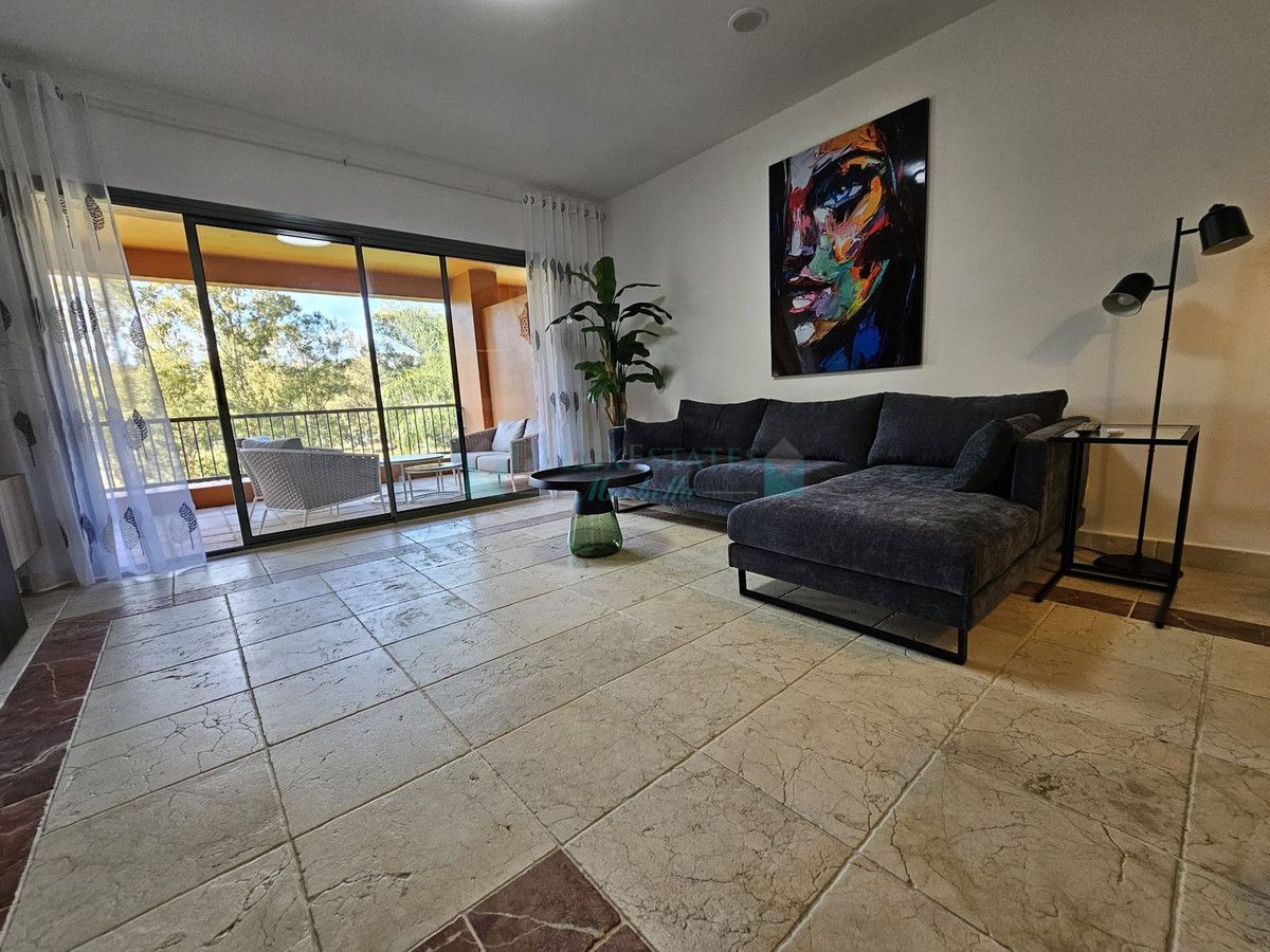 Apartamento en alquiler en Atalaya, Estepona