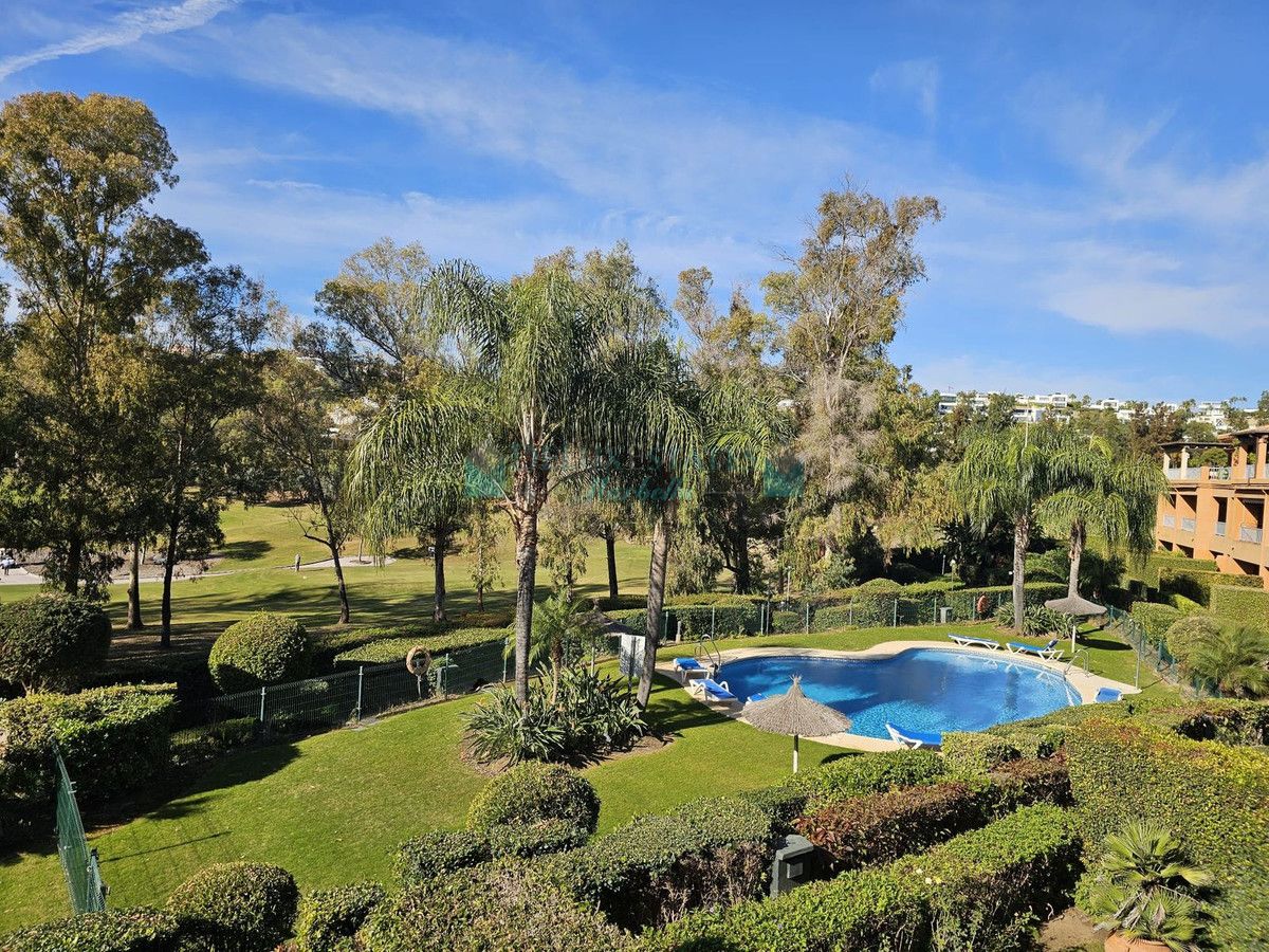 Apartamento en alquiler en Atalaya, Estepona