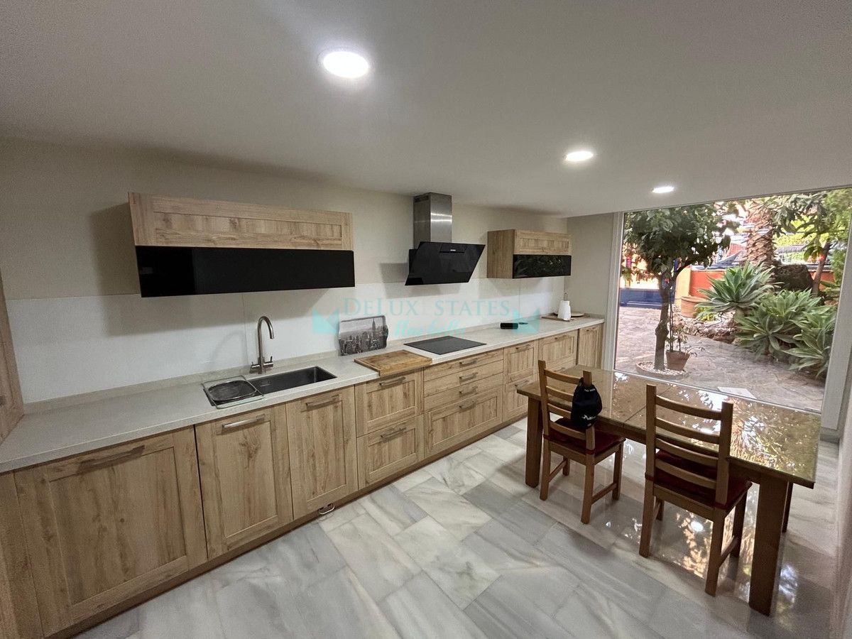 Town House for sale in Benahavis