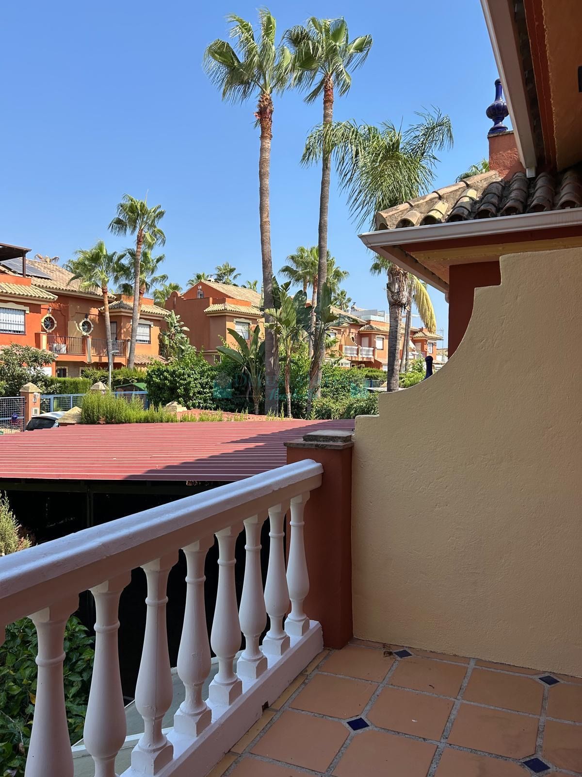 Town House for sale in Benahavis