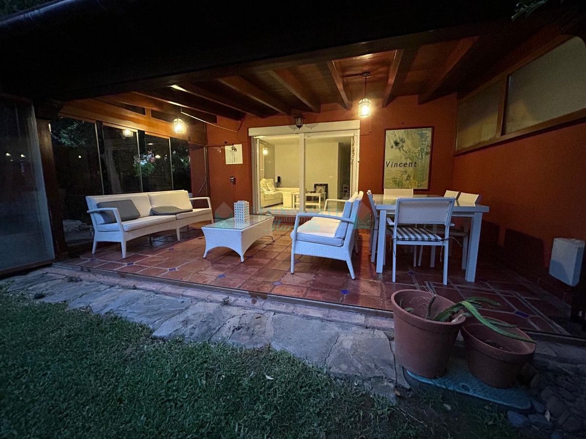 Town House for sale in Benahavis