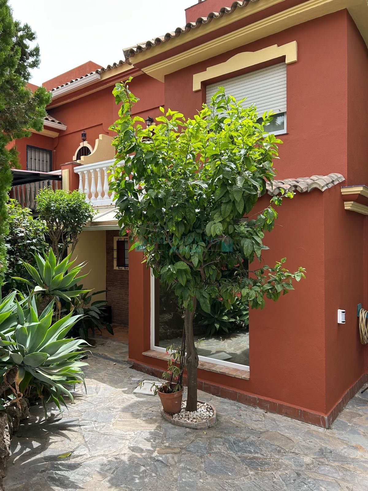 Town House for sale in Benahavis