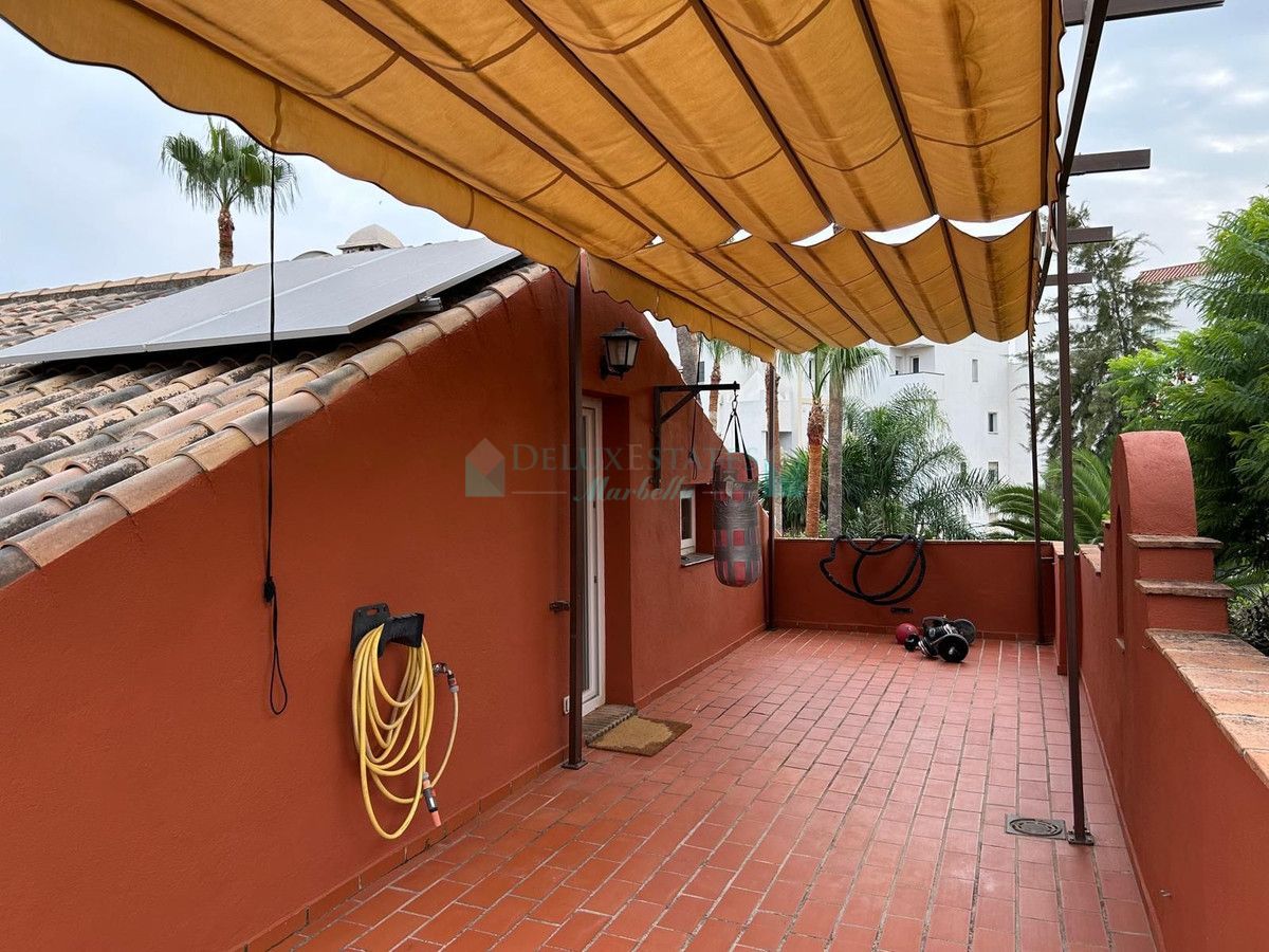 Town House for sale in Benahavis