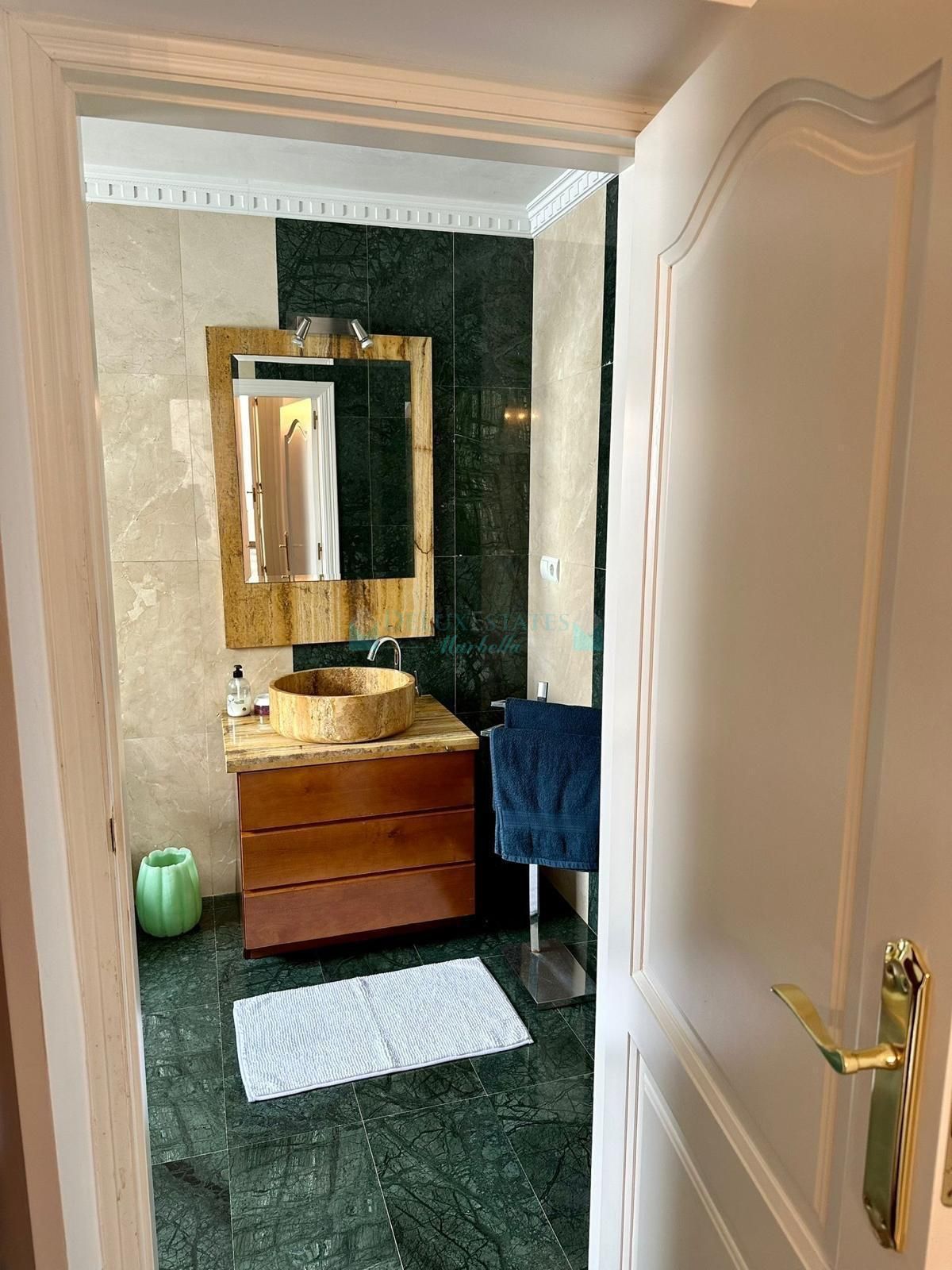 Villa for rent in Estepona