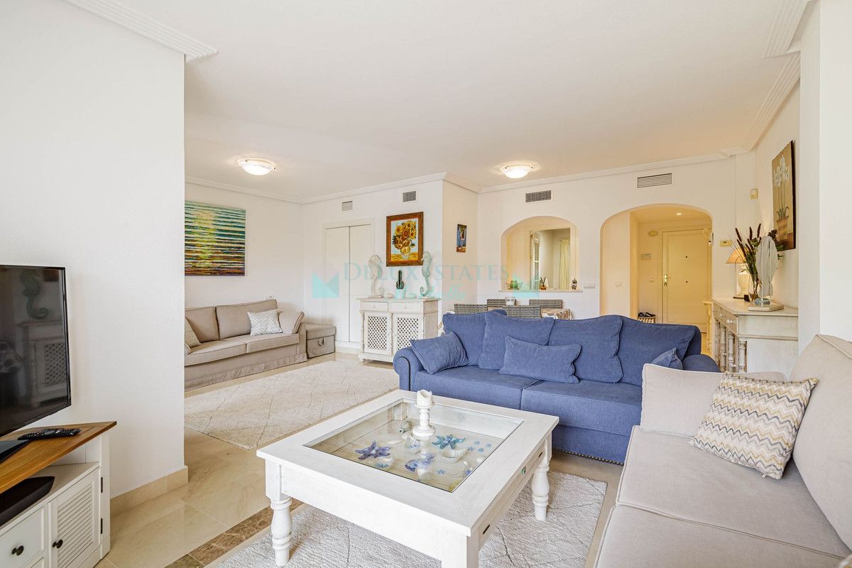 Apartamento en venta en Los Arqueros, Benahavis