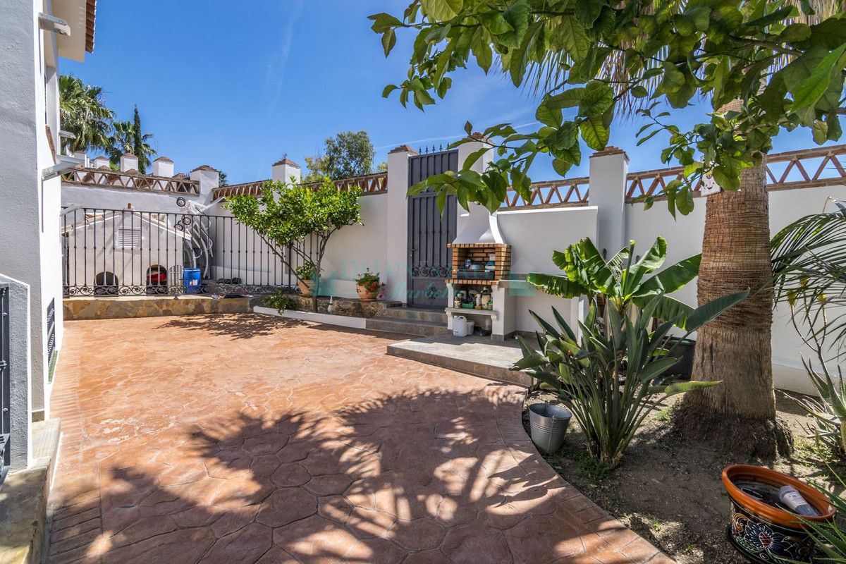 Villa en venta en Estepona