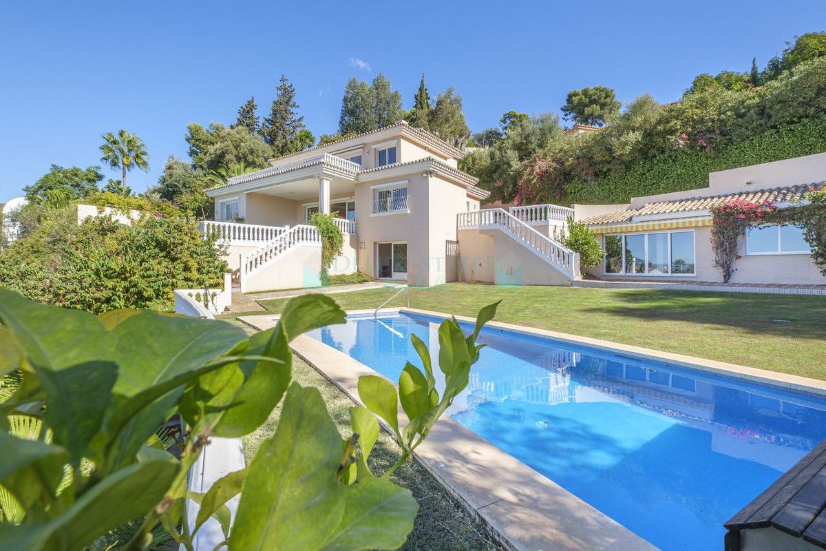 Villa en venta en El Rosario, Marbella Este