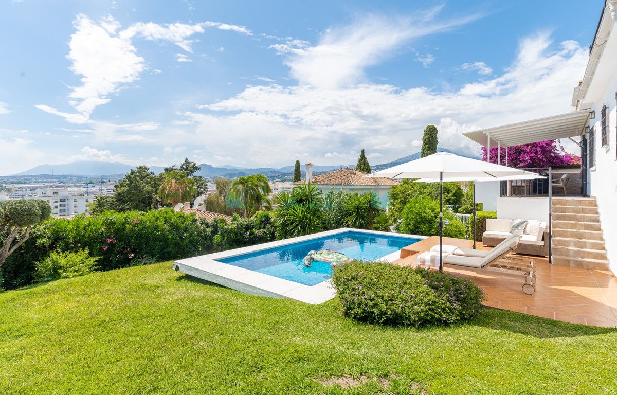 Villa for rent in Nueva Andalucia