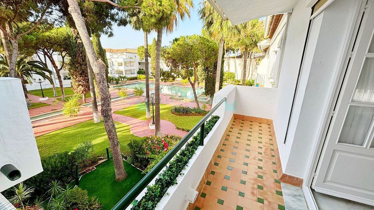 Penthouse for sale in Estepona