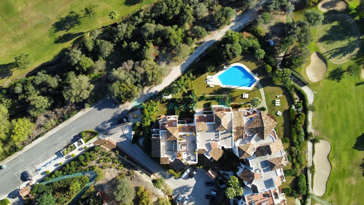 Apartamento Planta Baja en venta en Los Arqueros, Benahavis