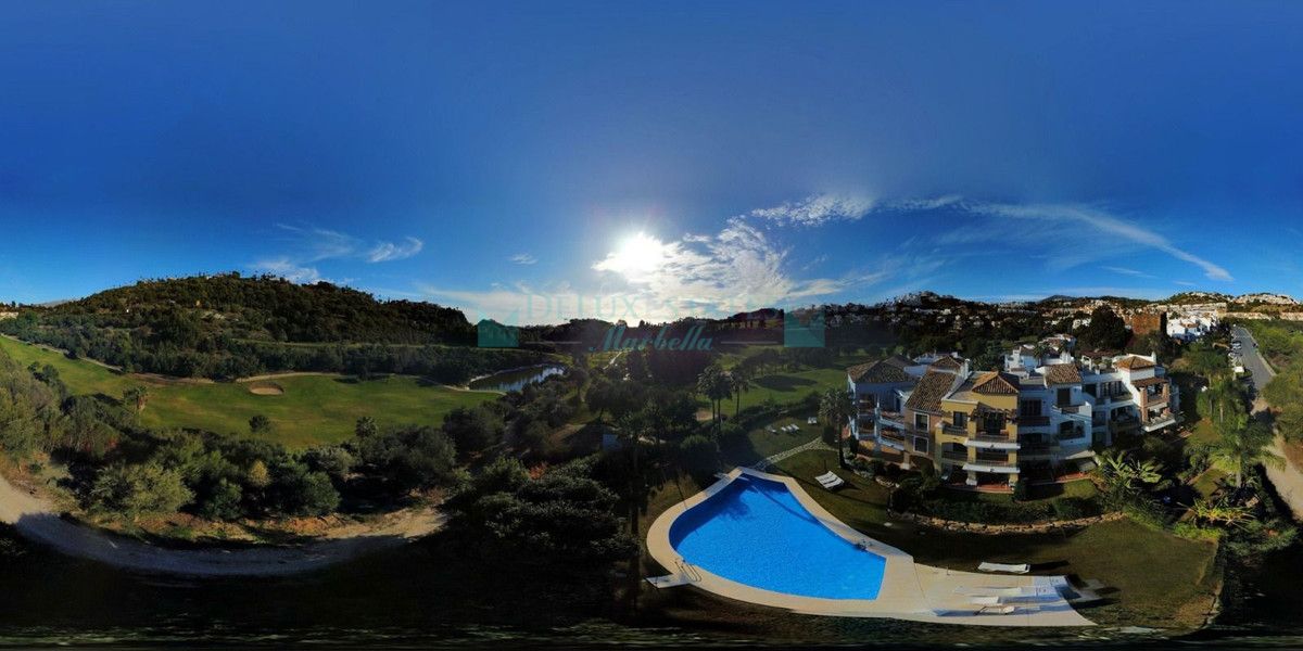 Apartamento Planta Baja en venta en Los Arqueros, Benahavis