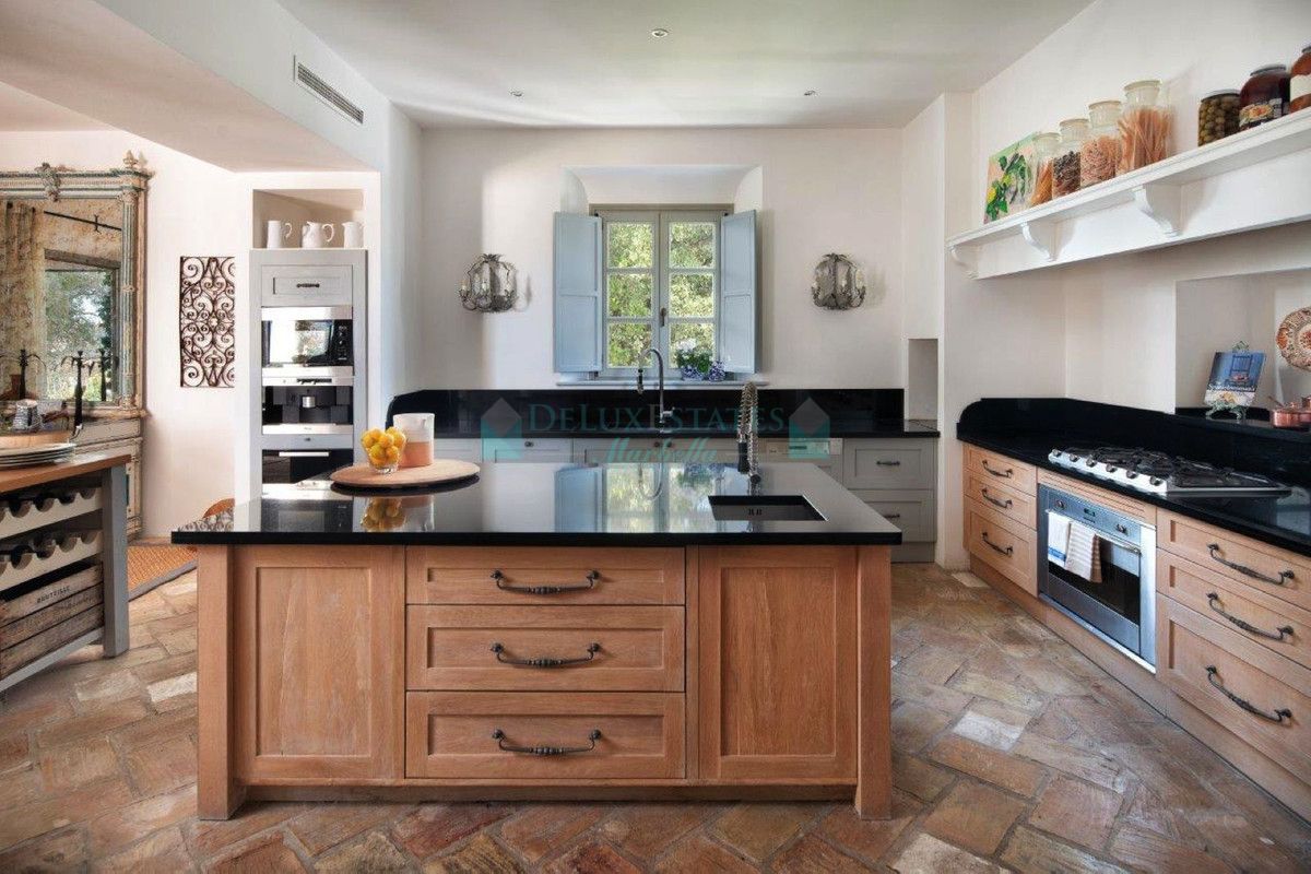 Villa for rent in El Madroñal, Benahavis