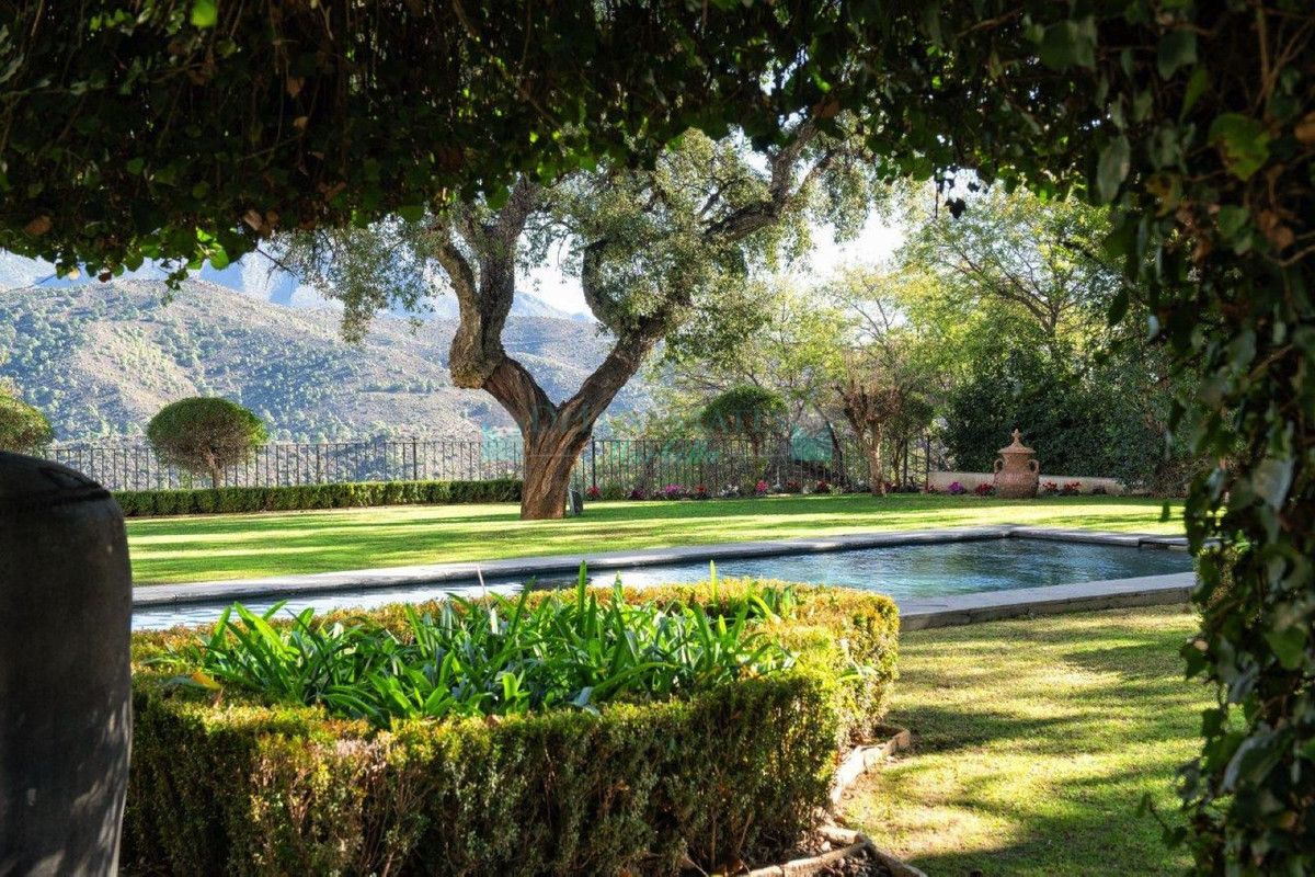 Villa for rent in El Madroñal, Benahavis