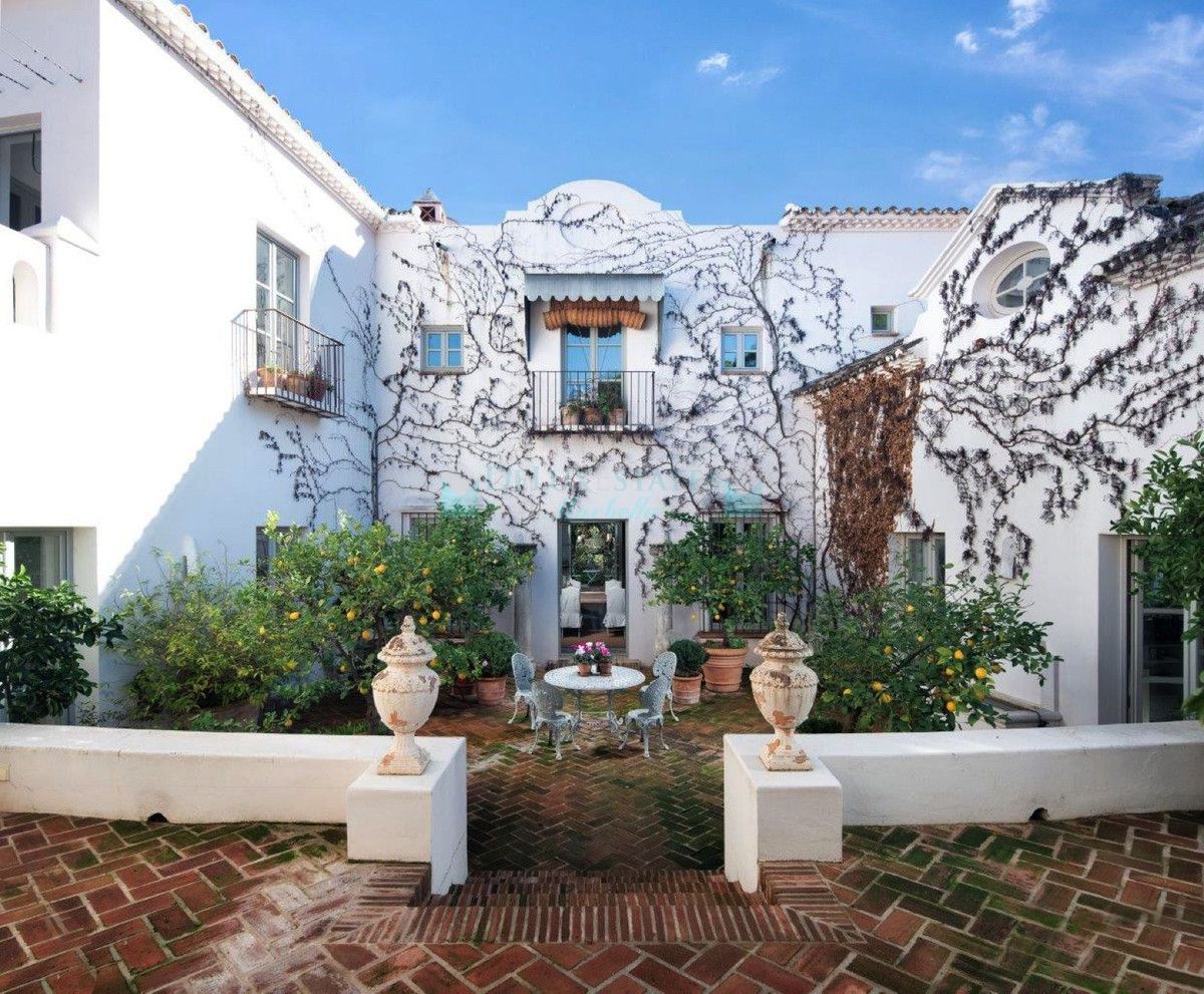 Villa for rent in El Madroñal, Benahavis