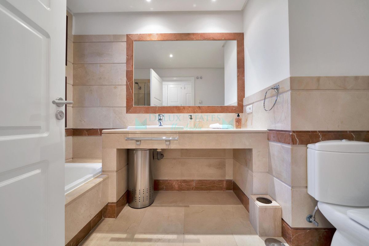 Apartment for sale in Bahia de Marbella, Marbella East