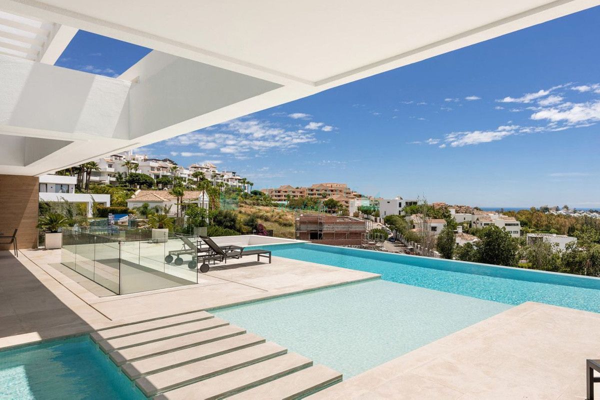 Villa for sale in Benahavis