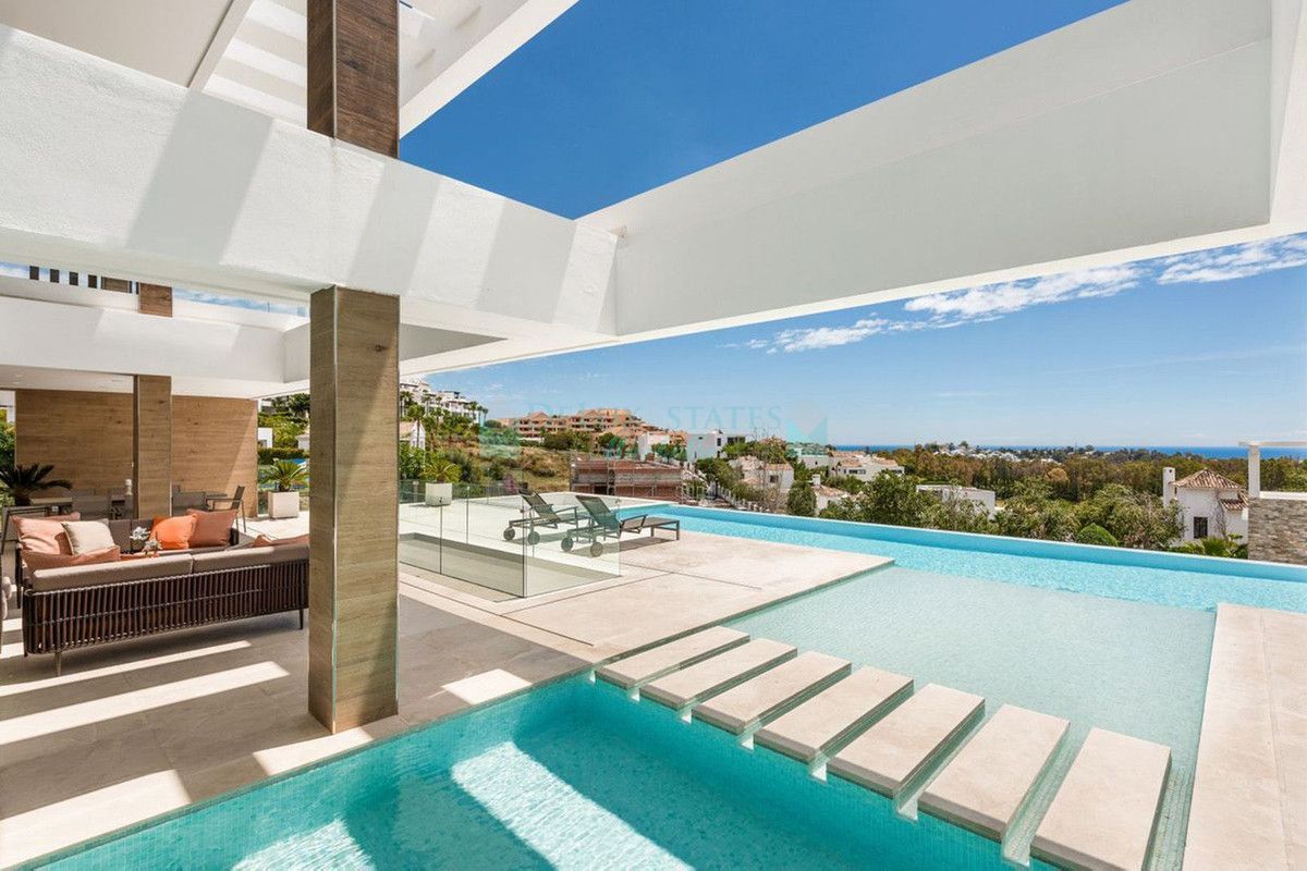 Villa for sale in Benahavis