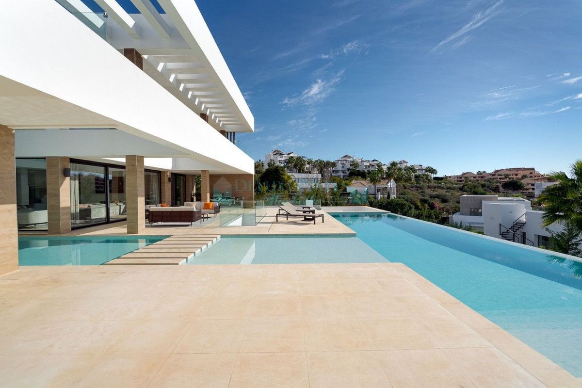 Villa for sale in Benahavis