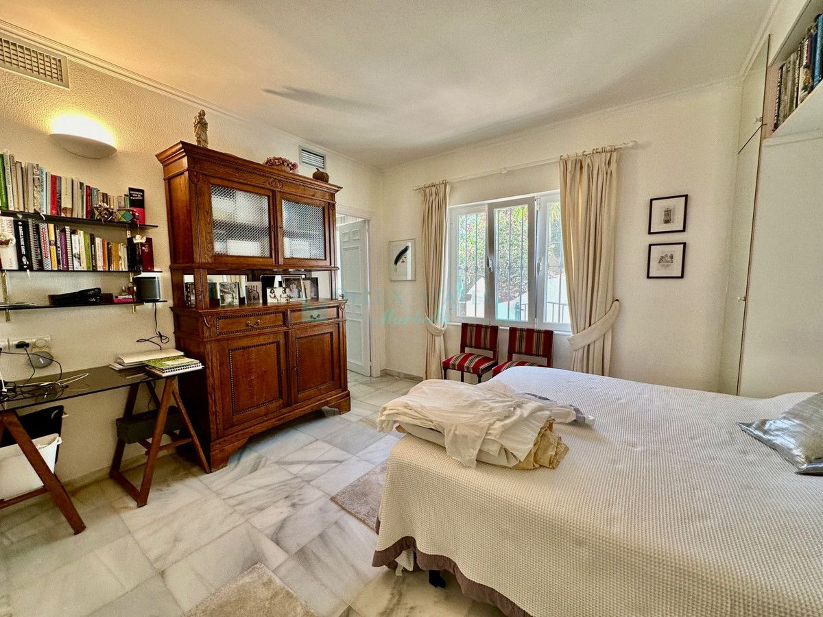 Apartment for sale in Benahavis