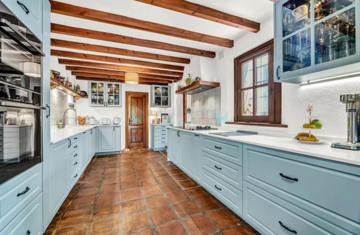 Villa en venta en Elviria, Marbella Este