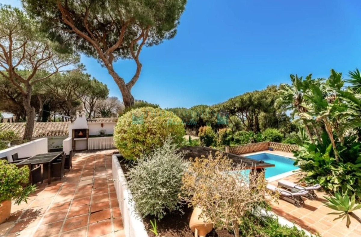 Villa en venta en Elviria, Marbella Este
