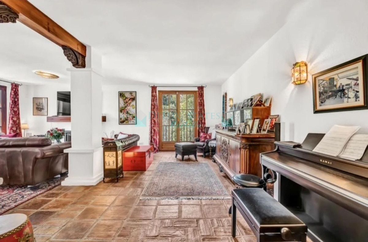 Villa en venta en Elviria, Marbella Este