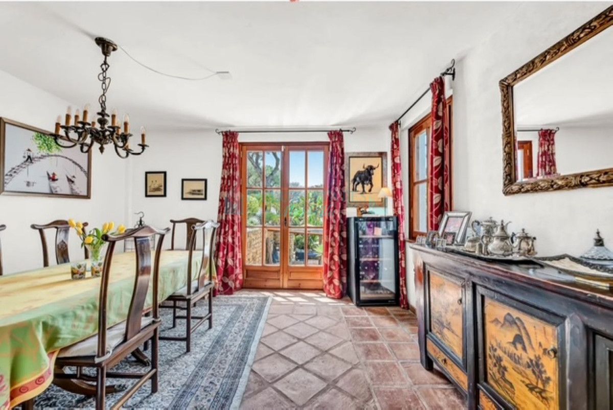 Villa en venta en Elviria, Marbella Este