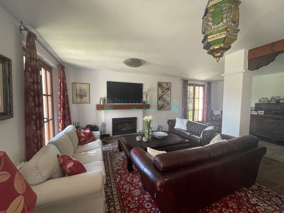 Villa en venta en Elviria, Marbella Este