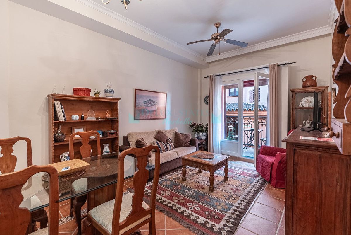 Apartamento en venta en Benahavis