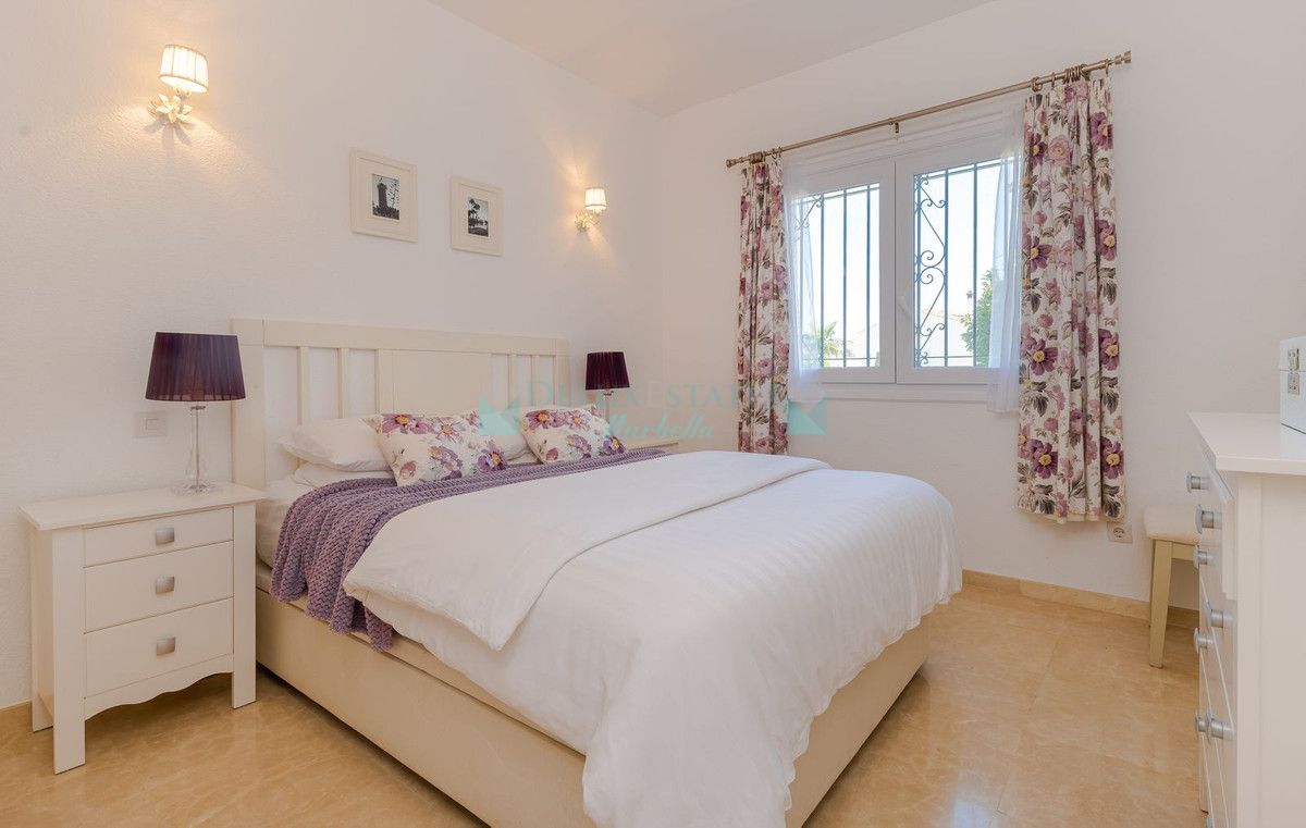 Ground Floor Apartment for rent in El Paraiso, Estepona