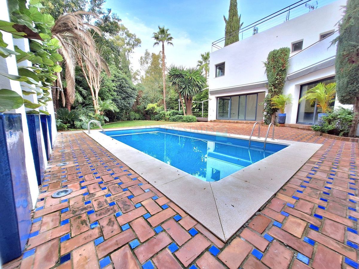 Villa en venta en Nueva Andalucia