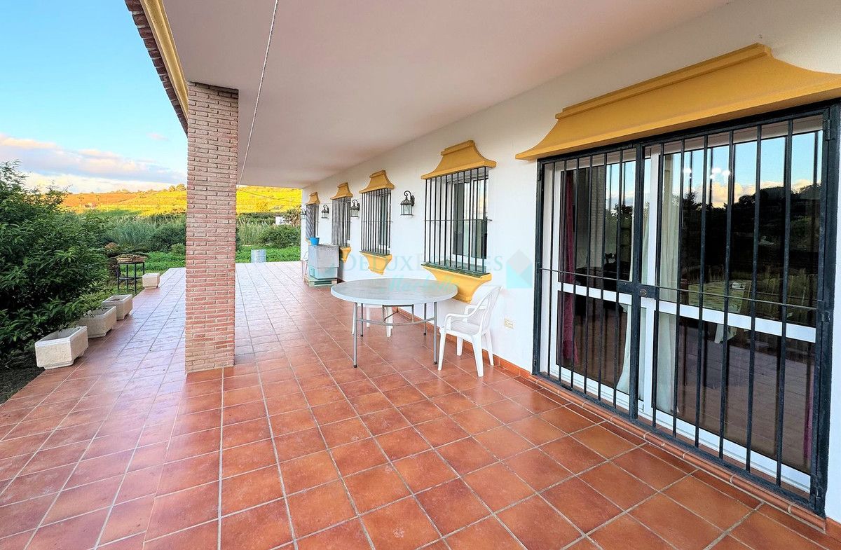 Villa en venta en Estepona