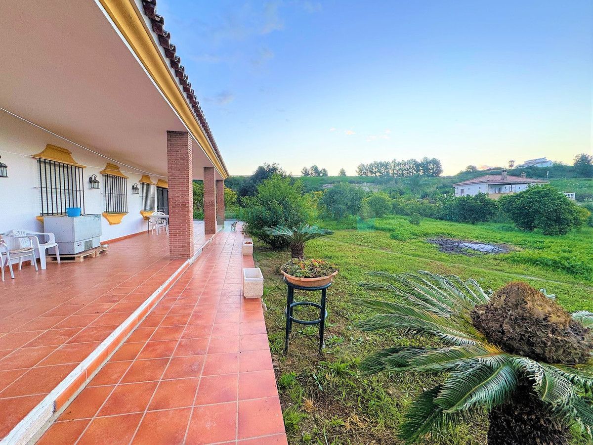 Villa en venta en Estepona