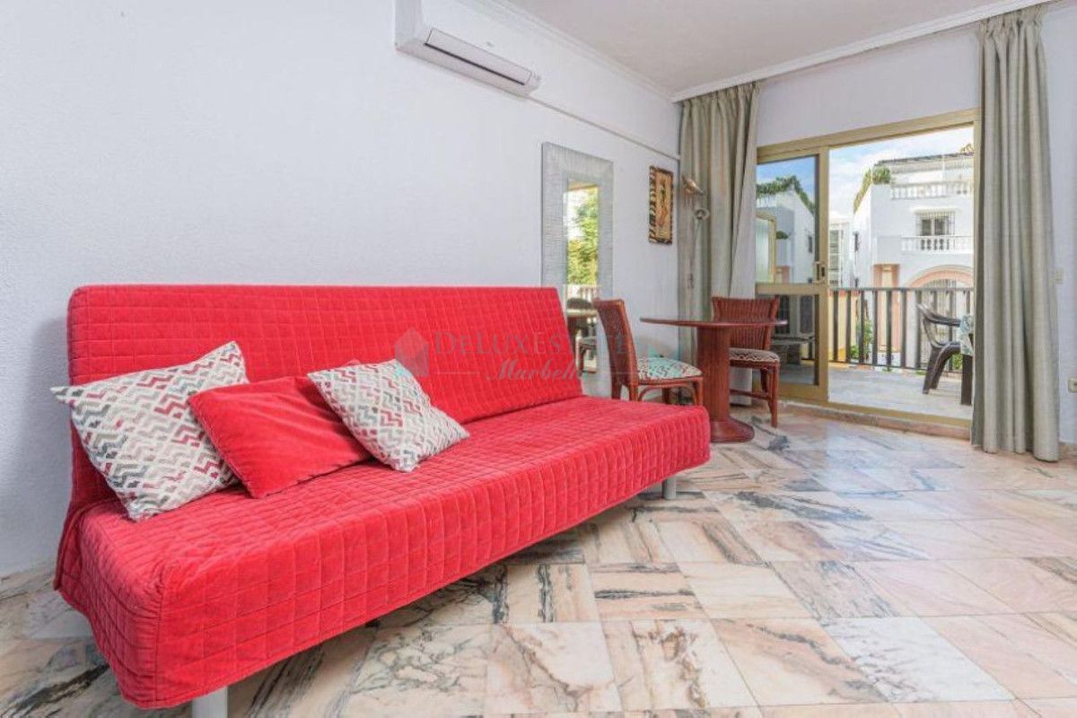 Ground Floor Apartment for sale in Elviria, Marbella East