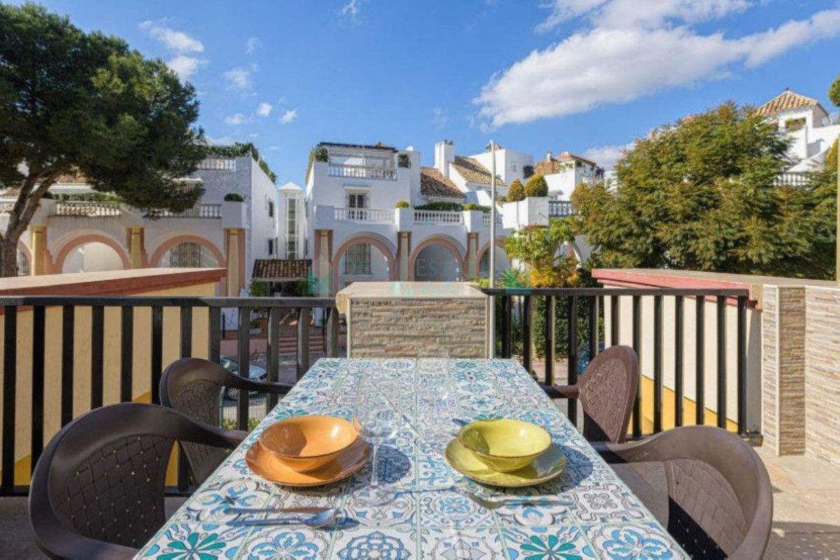 Ground Floor Apartment for sale in Elviria, Marbella East