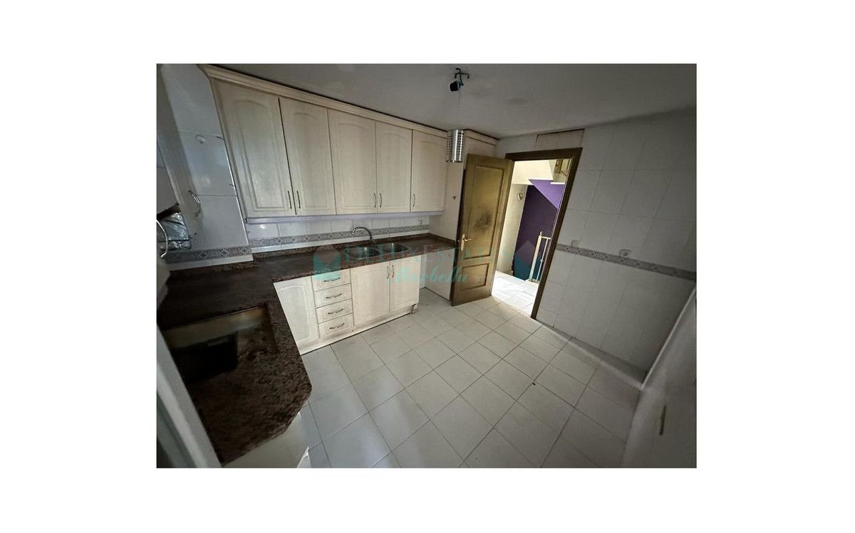 Town House for sale in Atalaya, Estepona