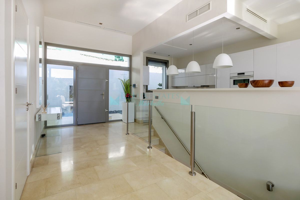 Villa for rent in La Quinta, Benahavis