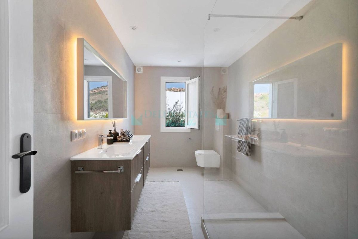 Villa for rent in Benahavis