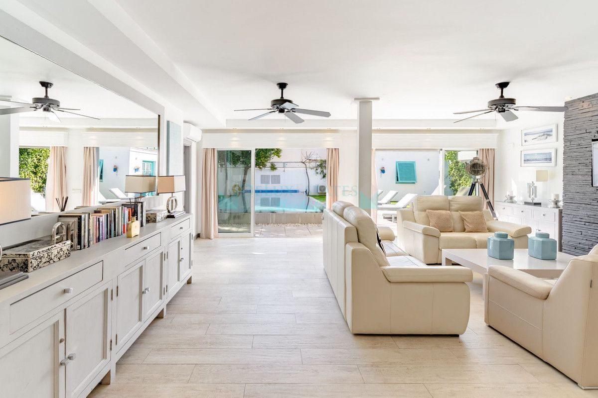 Villa en venta en Estepona