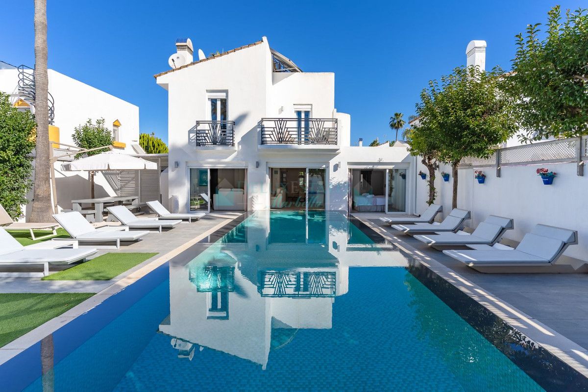 Villa en venta en Estepona