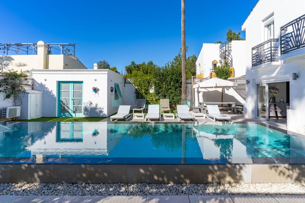 Villa en venta en Estepona