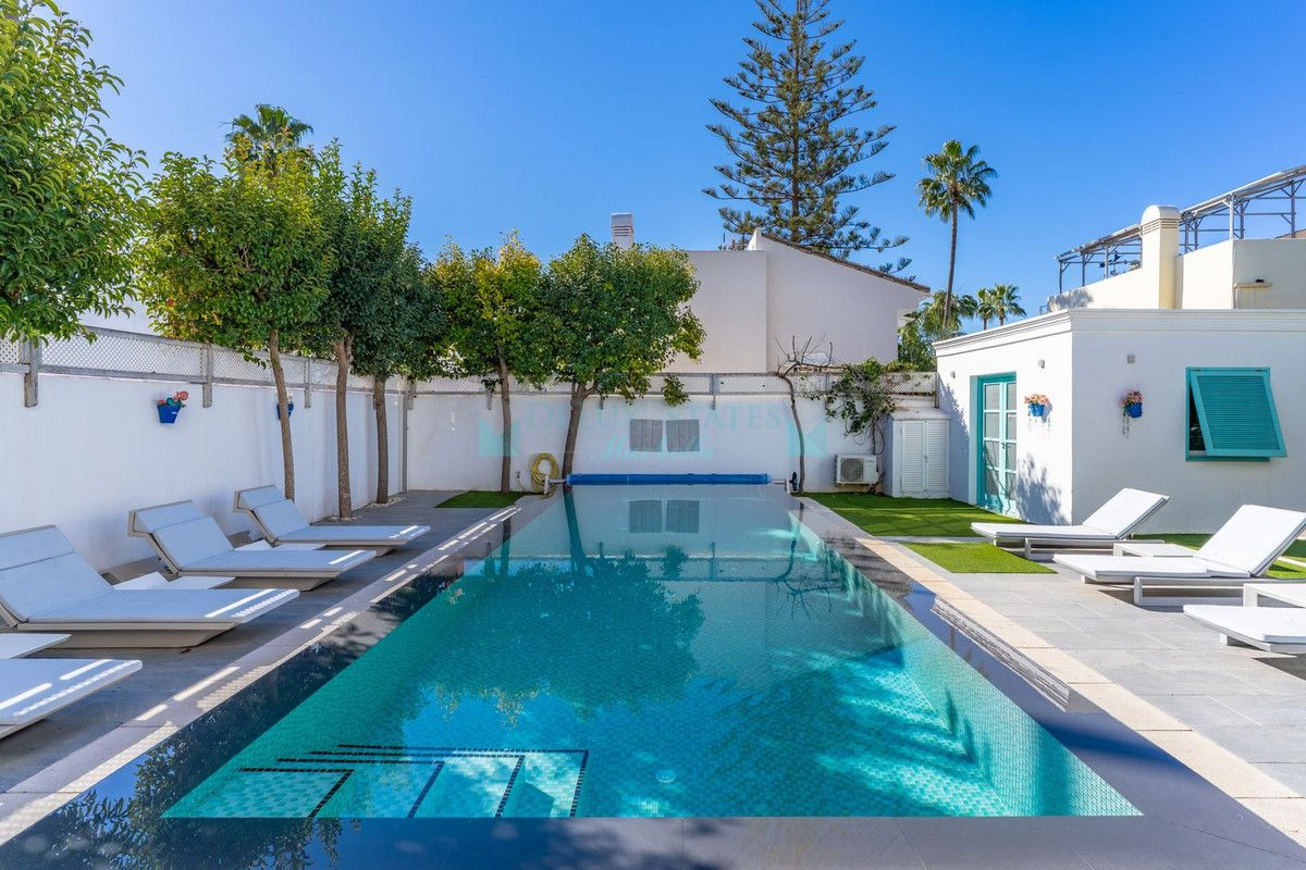 Villa en venta en Estepona