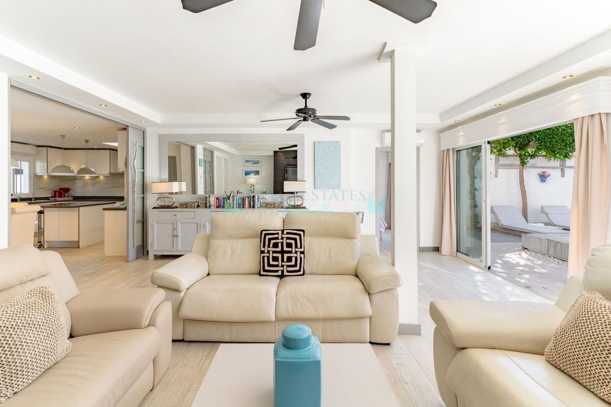 Villa en venta en Estepona