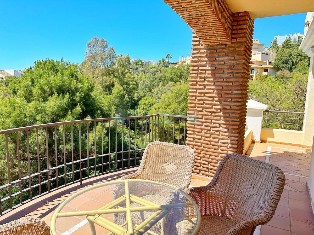 Apartment for sale in Los Arqueros, Benahavis