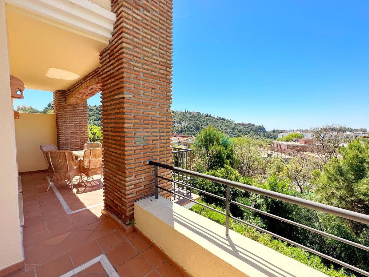 Apartment for sale in Los Arqueros, Benahavis